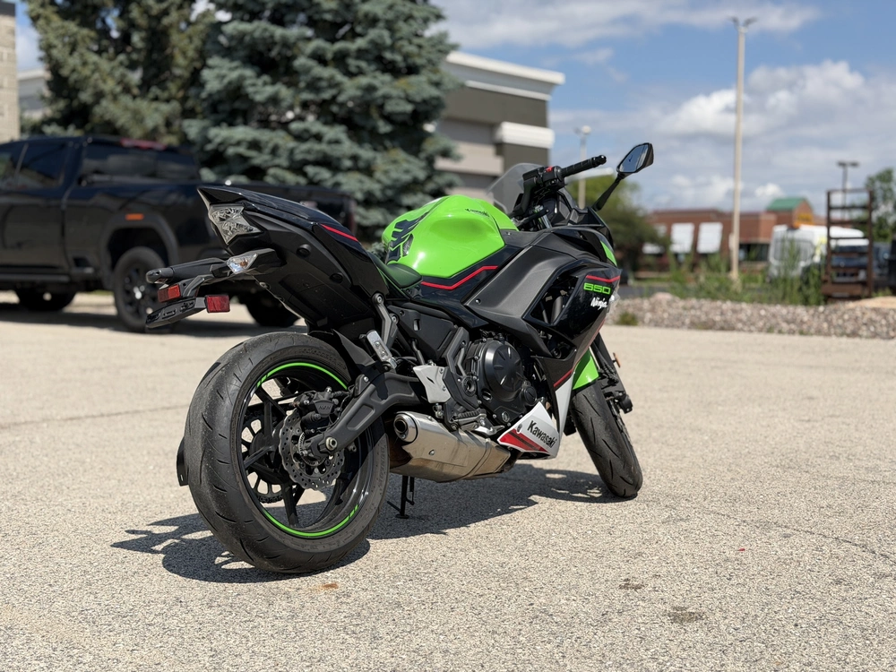 2022 Kawasaki Ninja® 650 alt