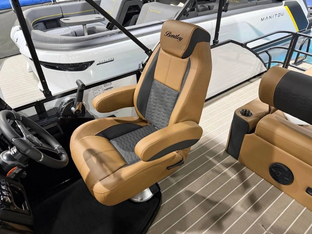 2026 Bentley Elite 223 Swingback alt