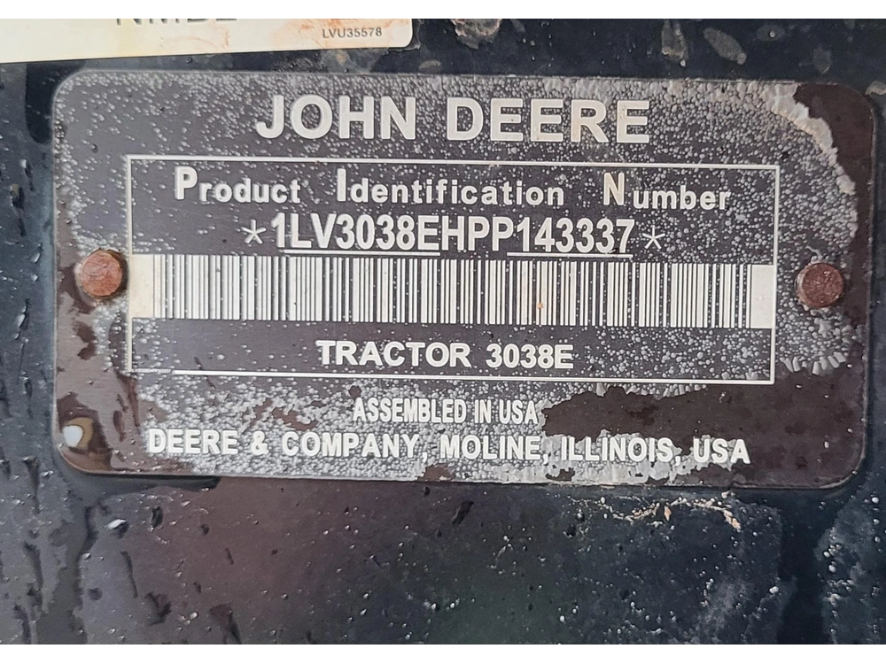 2023 John Deere 3038e alt
