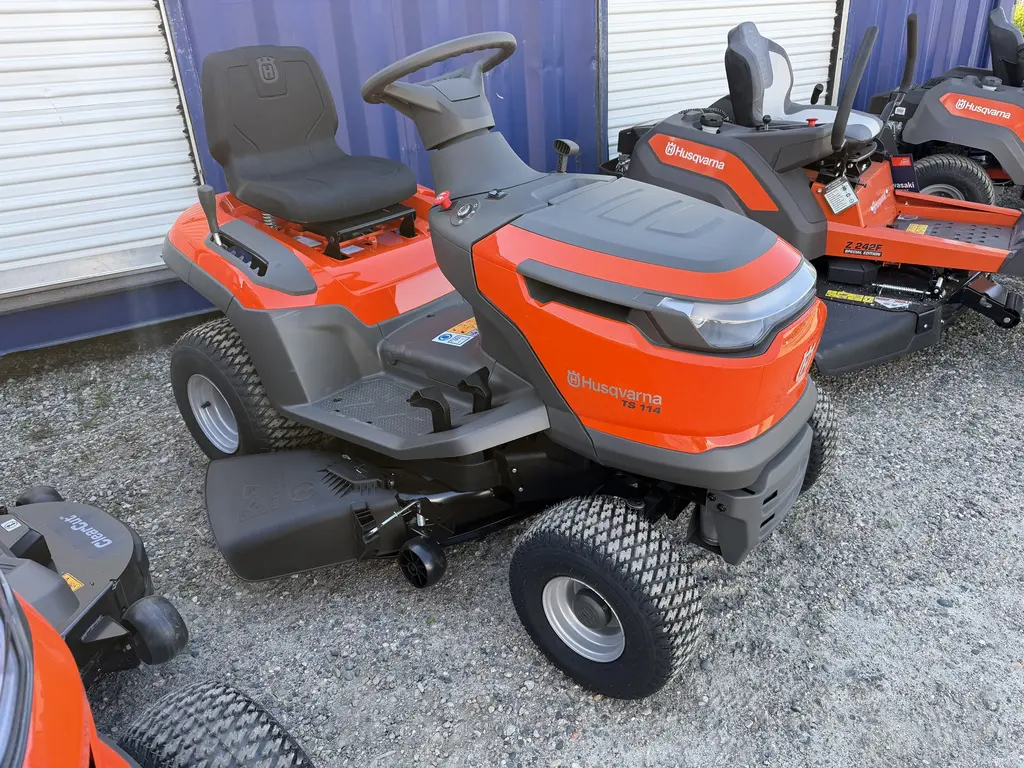 Husqvarna LAWN TRACTOR,38 INCH,14.8HP 2026