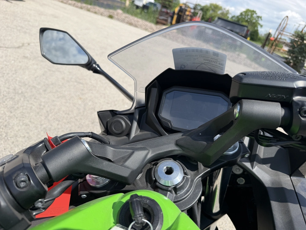 2022 Kawasaki Ninja® 650 alt