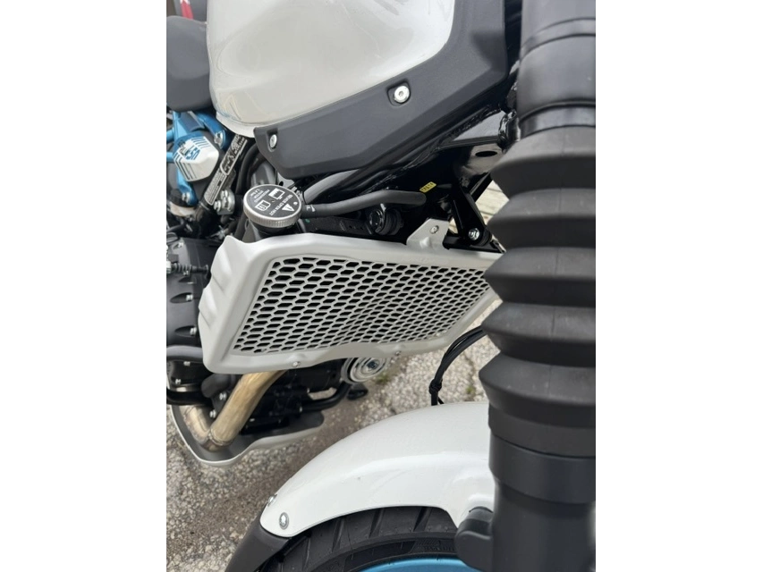 2026 Royal Enfield Guerrilla 450 Brava Blue alt