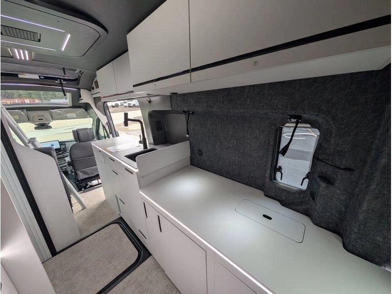 Grand Design Lineage Lvt1 2027 alt
