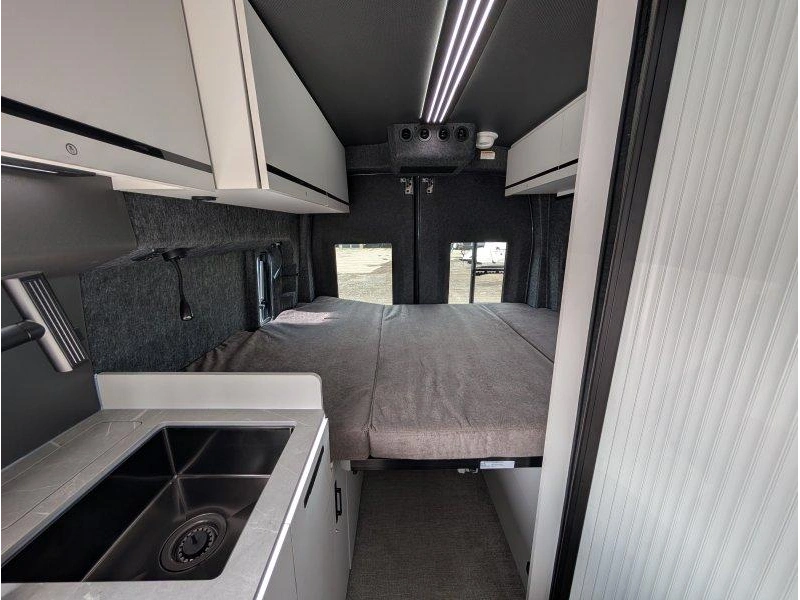 Grand Design Lineage Lvt1 2027 alt