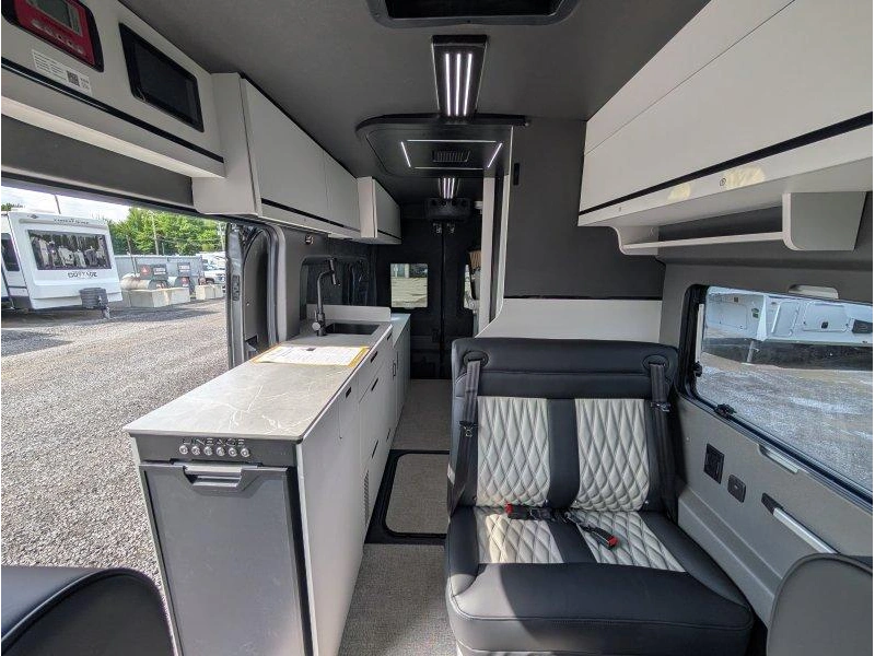 Grand Design Lineage Lvt1 2027 alt