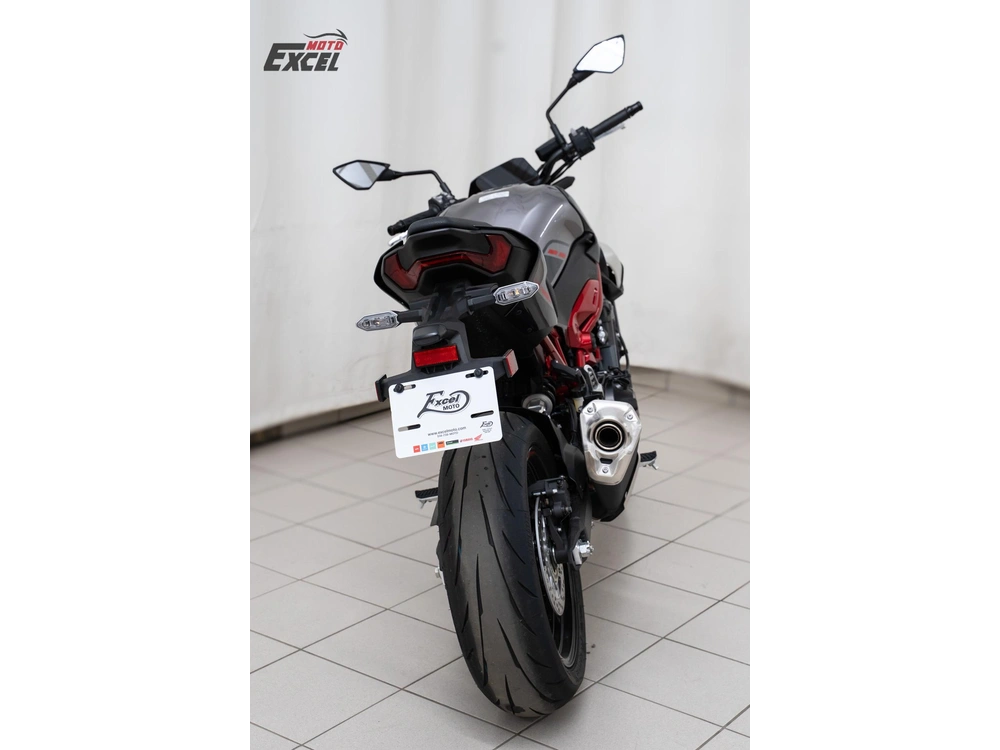 2025 Kawasaki Z900 Demo alt