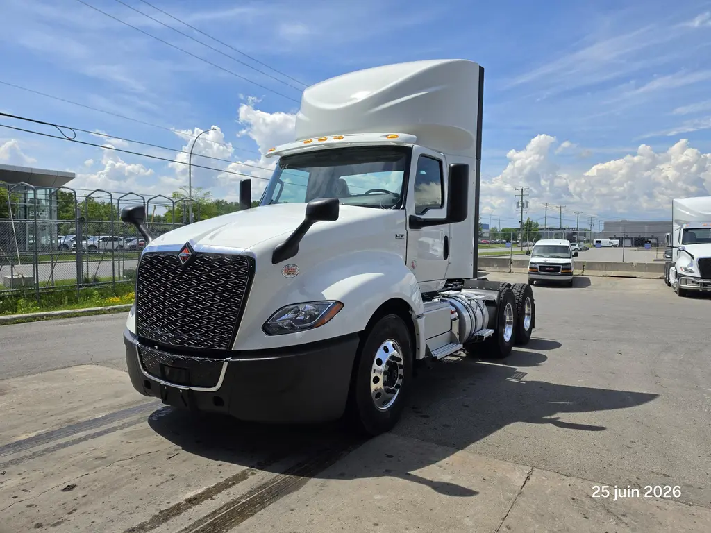 International LT625