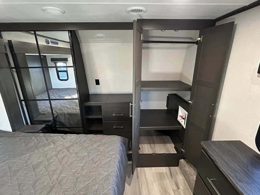 2025 Keystone Rv Alpine Avalanche Edition 379mb alt