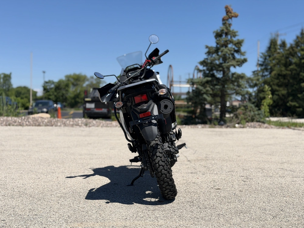2025 Kawasaki Klr®650 S Pearl Crystal White/metallic Carbon Gray alt
