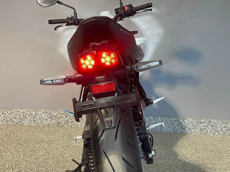 2025 Suzuki Gsx-8s alt