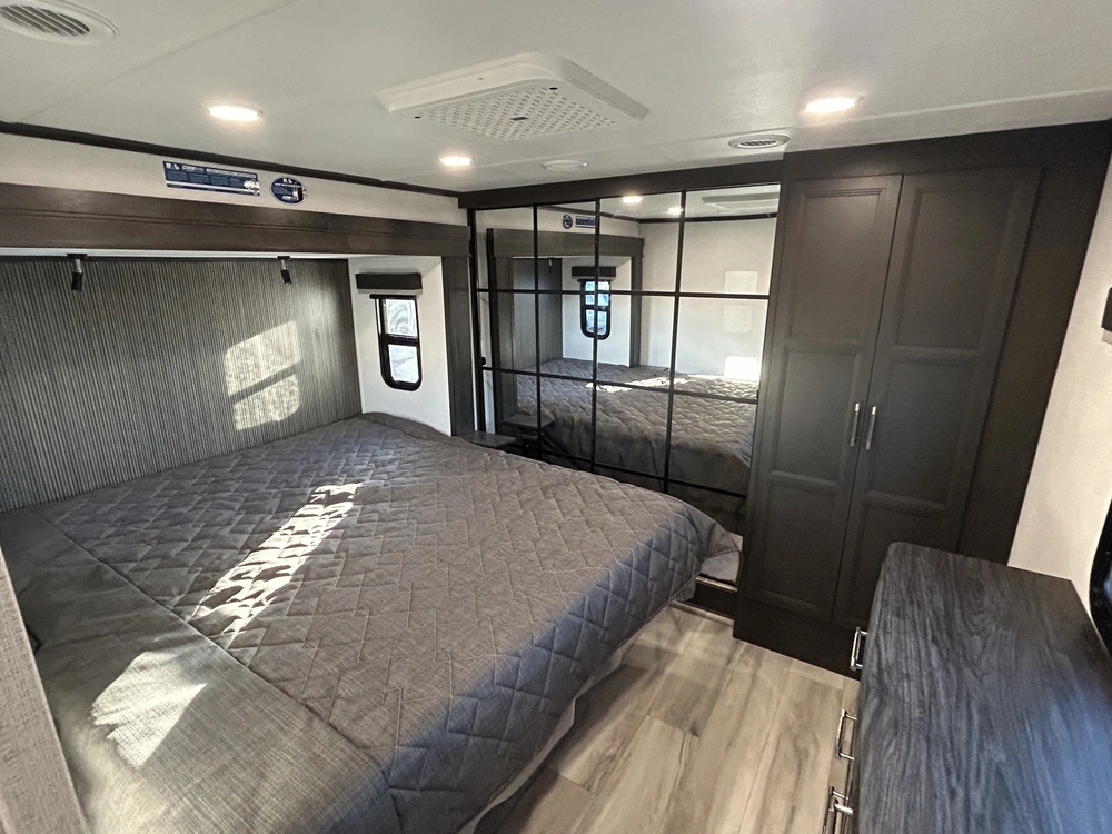 2025 Keystone Rv Alpine Avalanche Edition 379mb alt