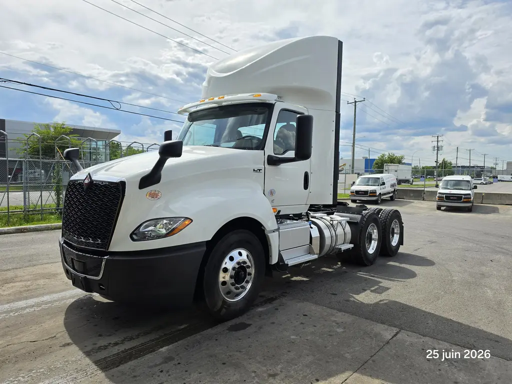 International LT625