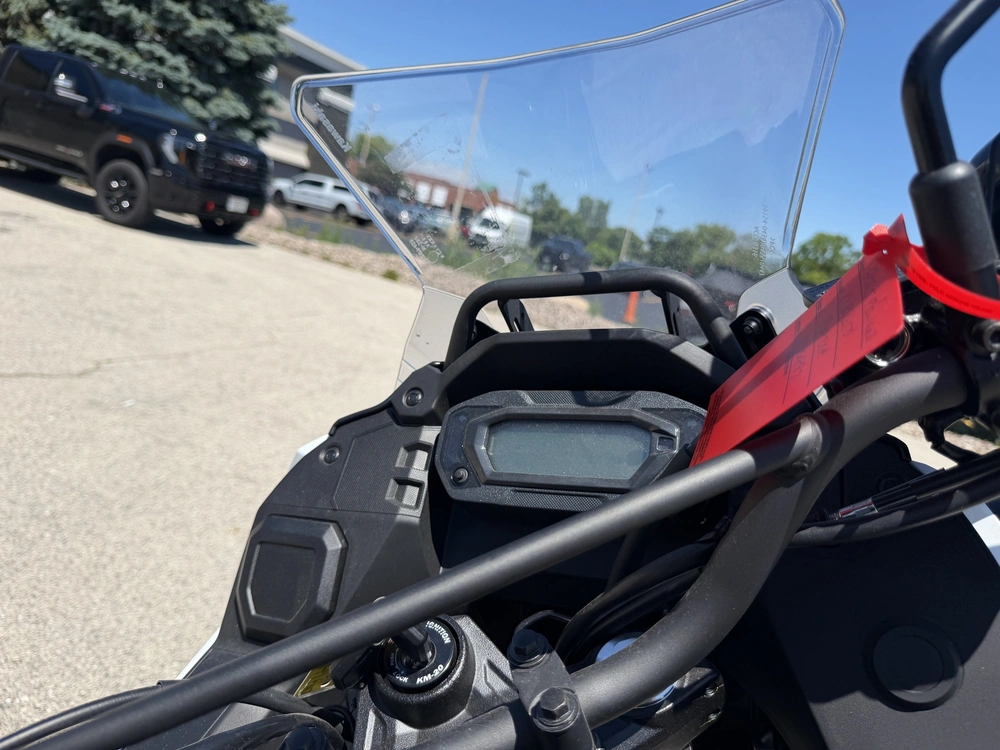 2025 Kawasaki Klr®650 S Pearl Crystal White/metallic Carbon Gray alt
