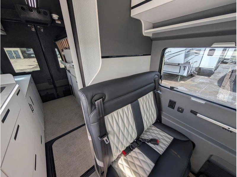 Grand Design Lineage Lvt1 2027 alt
