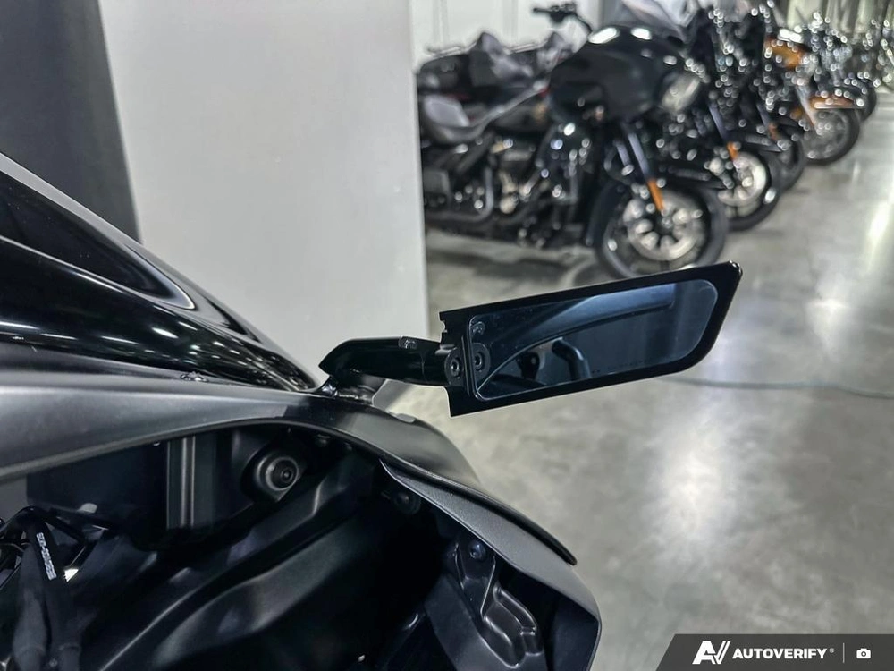 2025 Yamaha R7 alt