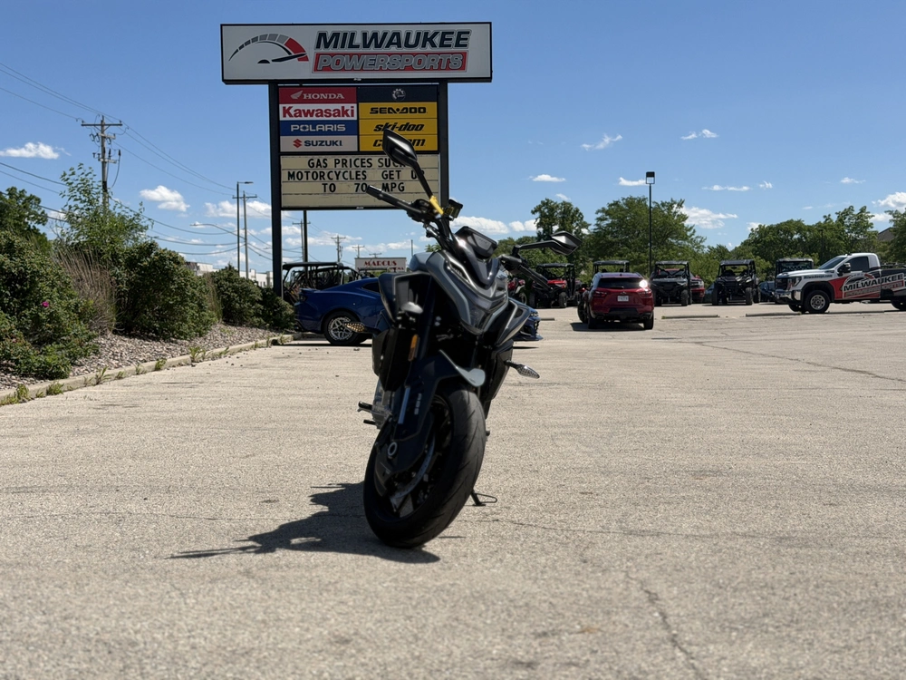 2026 Cfmoto 675nk alt