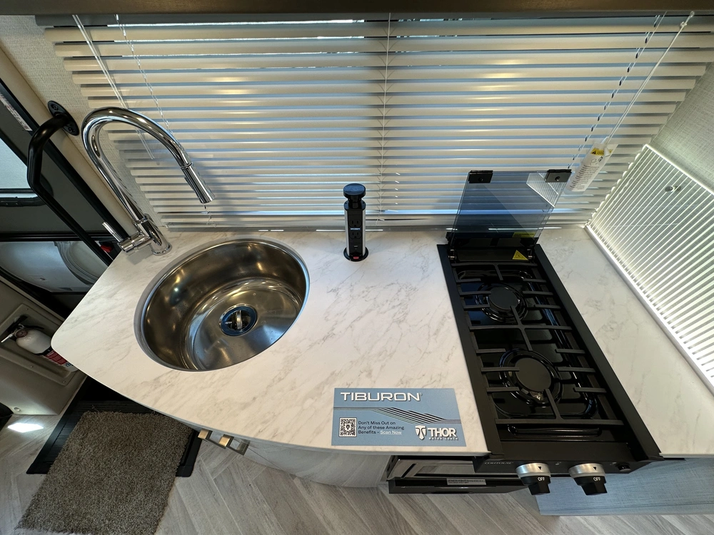 Thor Tiburon 24xl 2027 alt