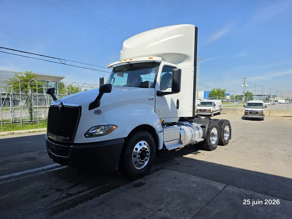 International LT625