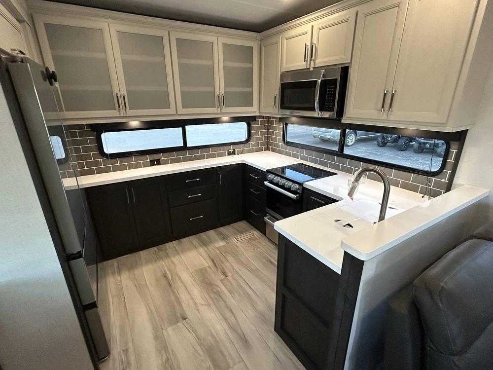 2025 Keystone Rv Alpine Avalanche Edition 379mb alt