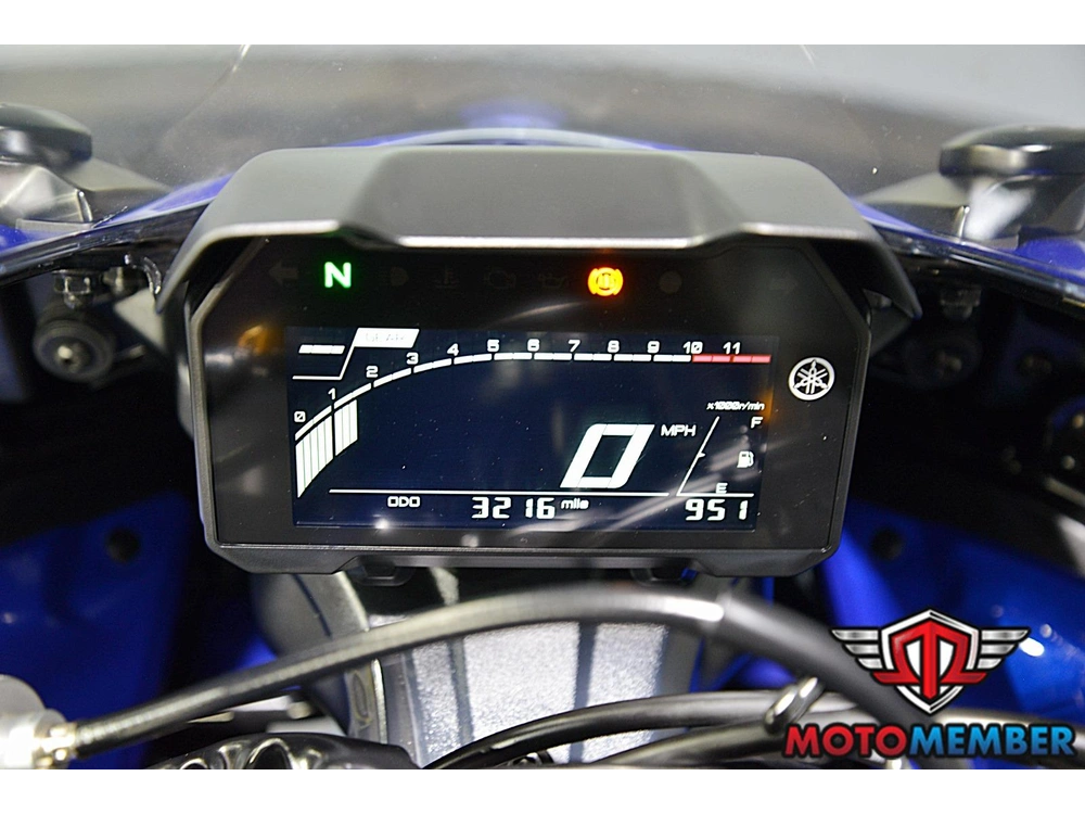 2022 Yamaha Yzf-r7 alt
