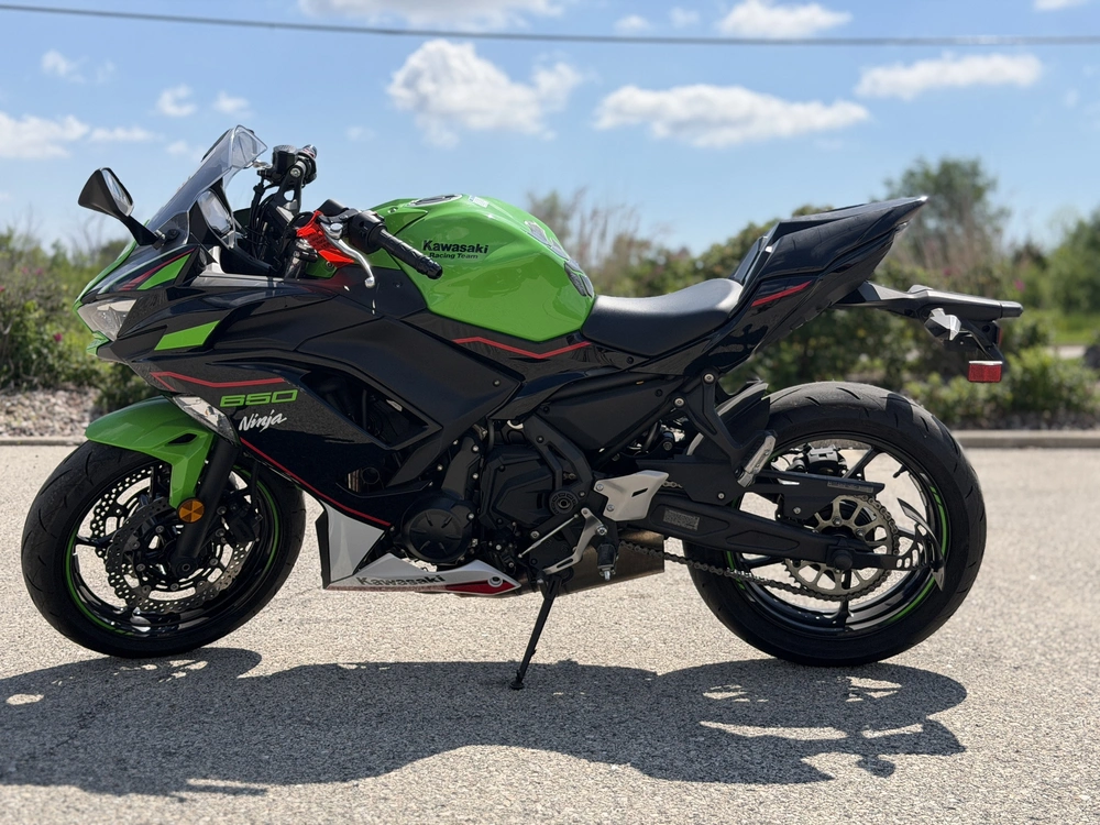 2022 Kawasaki Ninja® 650 alt