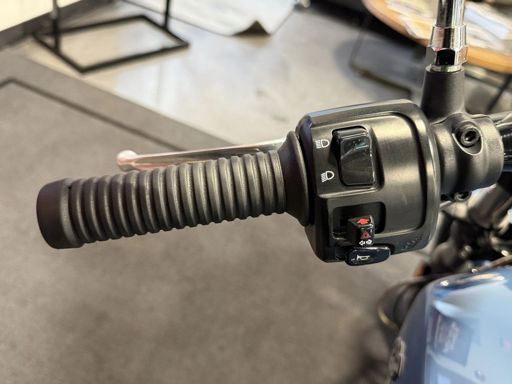 2022 Indian Motorcycle Scout Sixty Abs alt