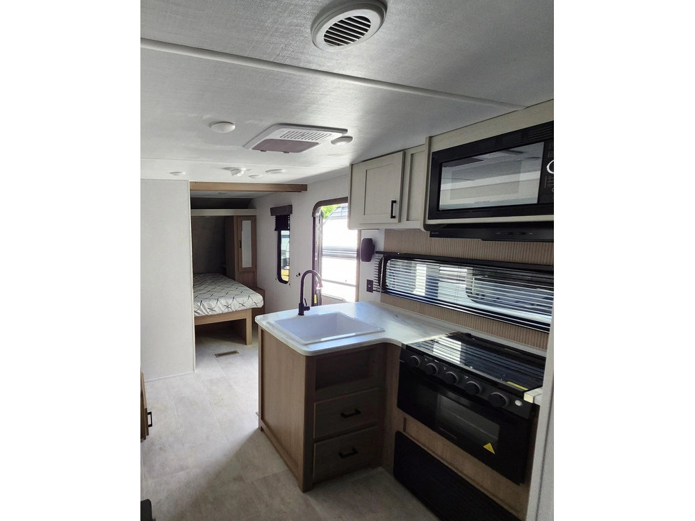 2026 Aspen Trail By Dutchmen 23 Bhs alt