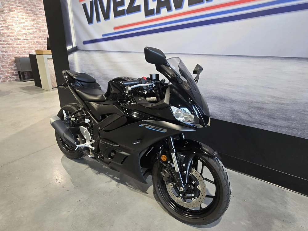 Yamaha R3 2023 alt