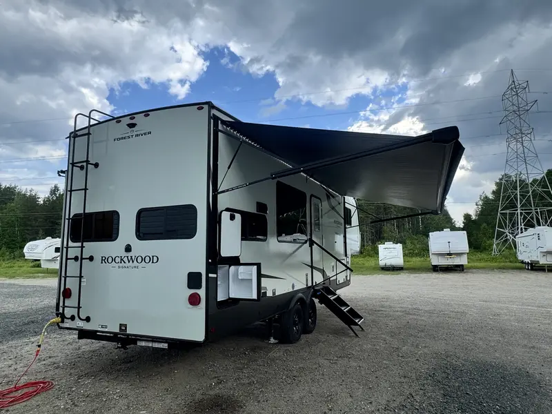 2027 Forest River ROCKWOOD SIGNATURE 301SRK