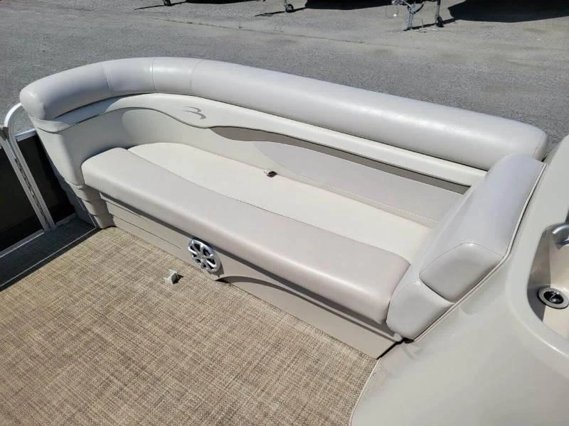 Bennington Marine 24sslx 3 Tubes / 150hp G2 2014 alt