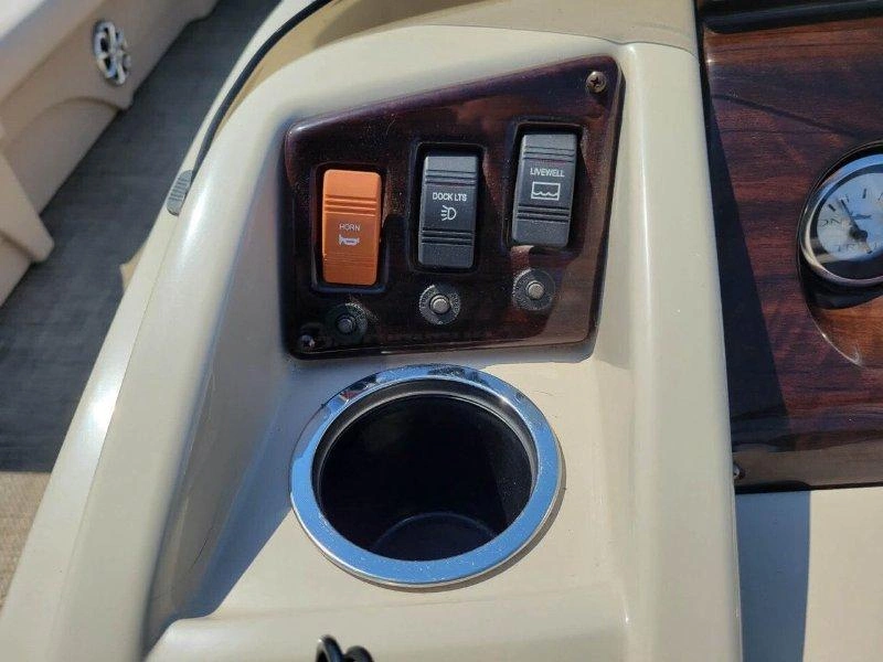 Bennington Marine 24sslx 3 Tubes / 150hp G2 2014 alt