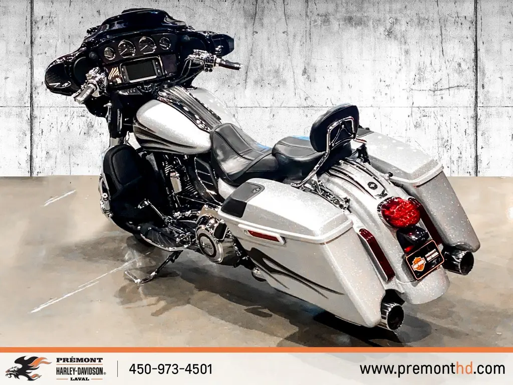 Harley-Davidson CVO Street Glide FLHXSEFLHXSE 2015