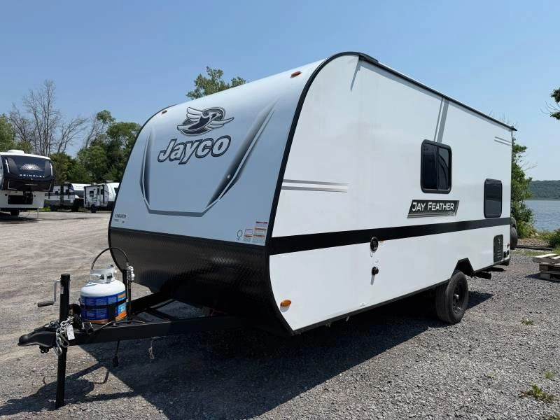 2027 Jayco Jay Feather 17bhsl alt