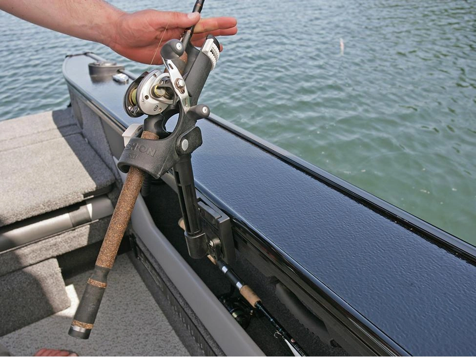 2025 Lund Boat Co 1875 Crossover Xs alt