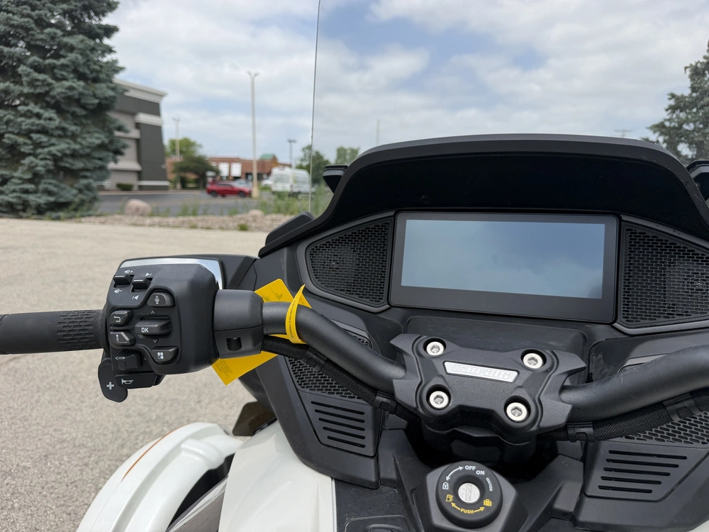 2026 Can-am Spyder Rt alt