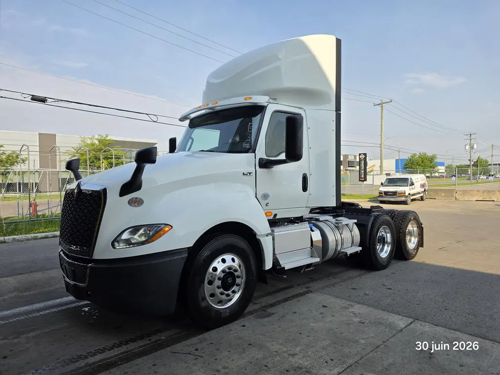 International LT625
