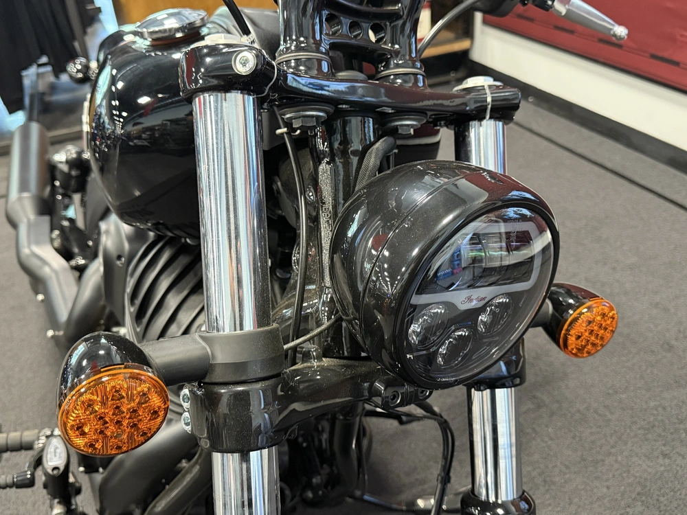 2025 Indian Motorcycle Chief alt