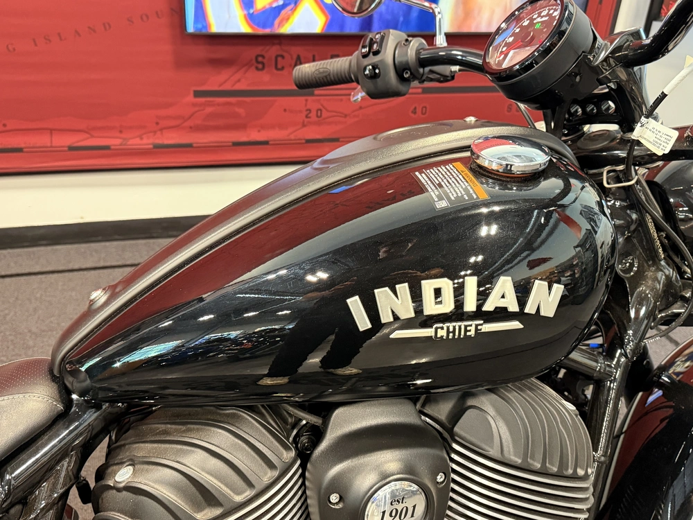 2025 Indian Motorcycle Chief alt