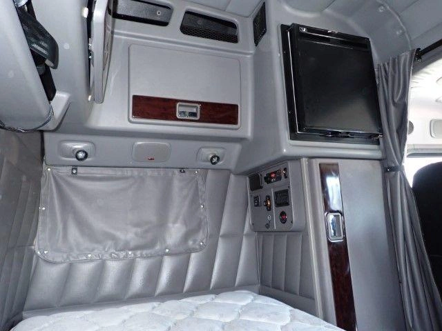 Peterbilt 389 2024