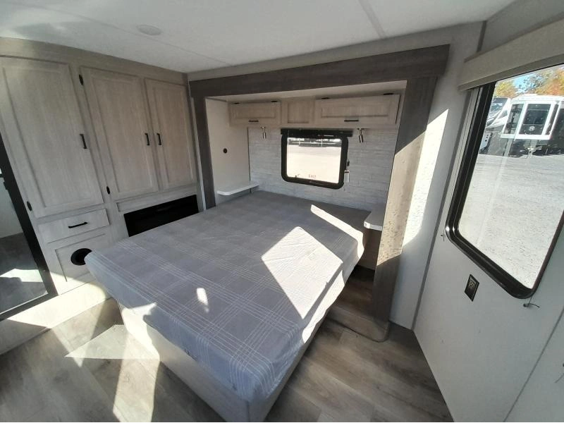 Coachmen Catalina 42 Condo 2027 alt