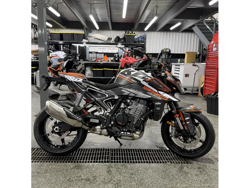 2027 KTM 990 DUKE