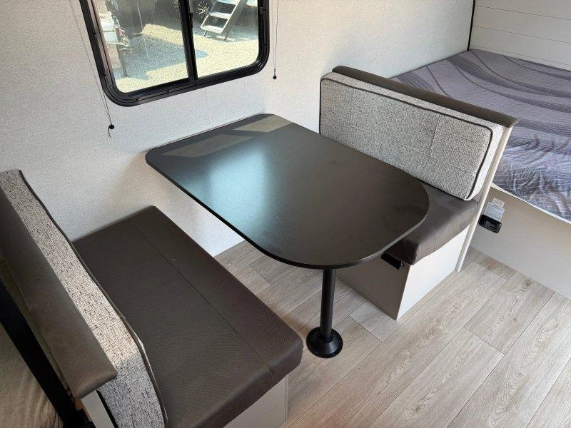 2027 Jayco Jay Feather 17bhsl alt