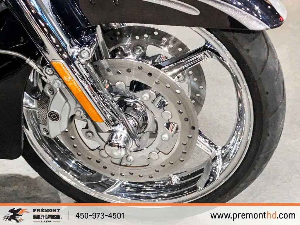 Harley-Davidson CVO Street Glide FLHXSEFLHXSE 2015