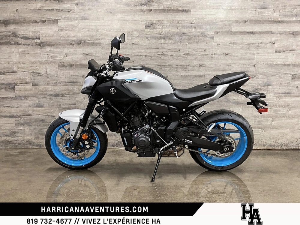 Yamaha Mt07 Gris 2026 alt