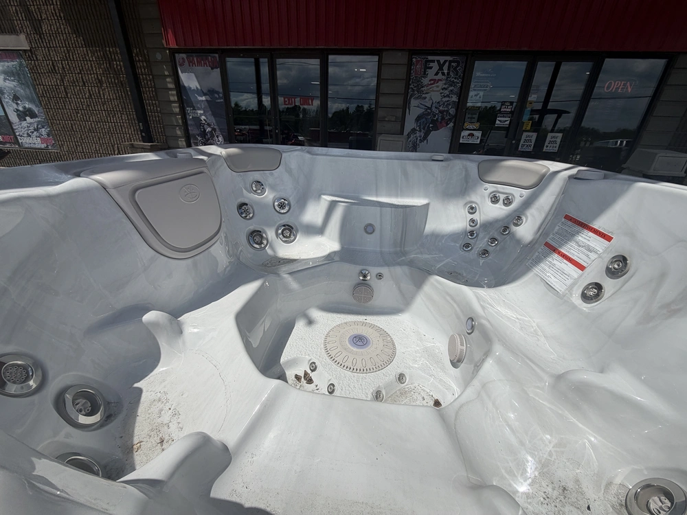 2025 Hydropool 728 Platinum alt