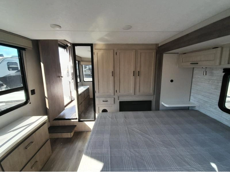 Coachmen Catalina 42 Condo 2027 alt