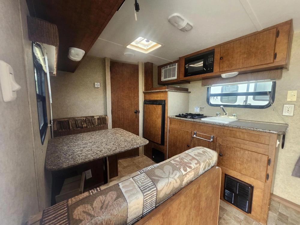 2012 Layton 183 alt