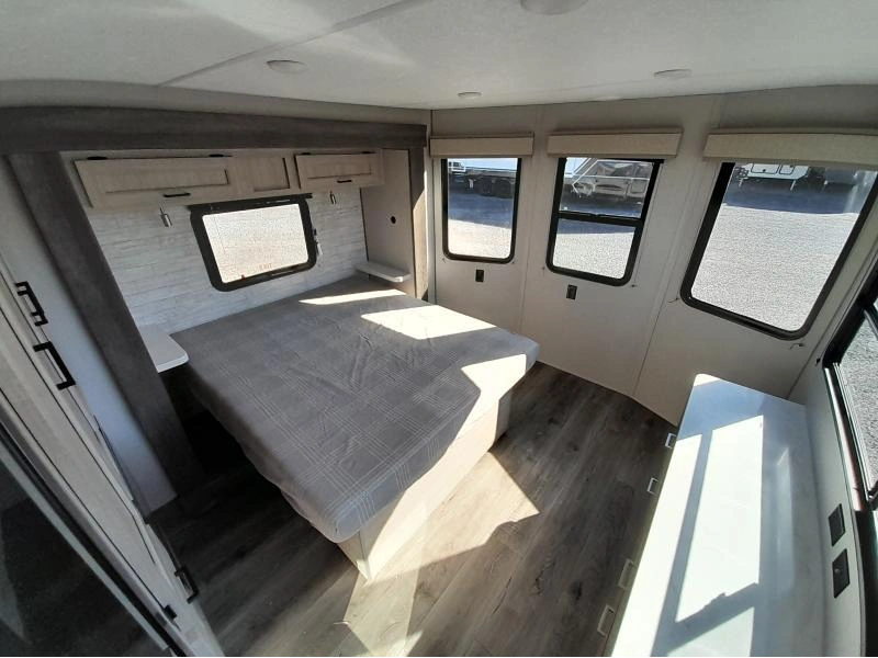 Coachmen Catalina 42 Condo 2027 alt