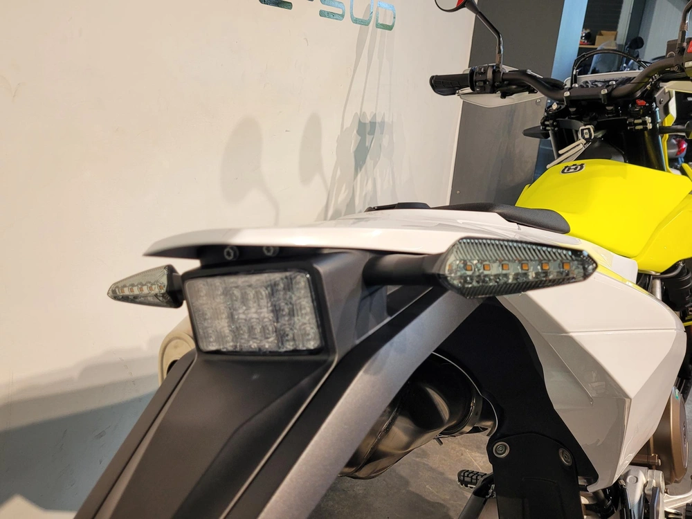 Husqvarna 701 Supermoto *à Partir De 3.99% 2026 alt