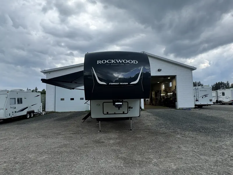 2027 Forest River ROCKWOOD SIGNATURE 301SRK